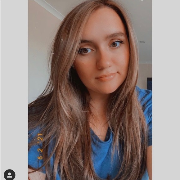 Meet your Posher, Claire - Picture 1 of 1